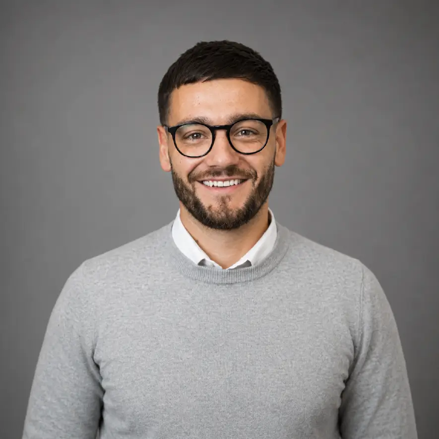 dan moore headshot (1)